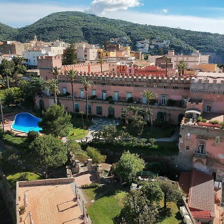 Отель Castle Giusso House On The Sea Вико-Экуенсе Экстерьер фото