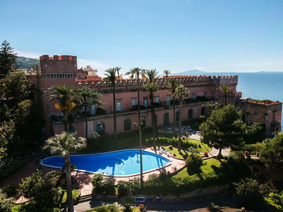 Отель Castle Giusso House On The Sea Вико-Экуенсе Экстерьер фото