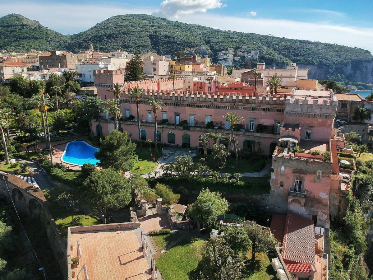 Отель Castle Giusso House On The Sea Вико-Экуенсе Экстерьер фото